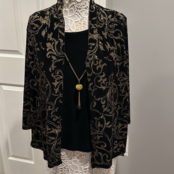 Brand new Elements Velvet Jacket Gold Glitter
Accent Two-fer - Picture 5 of 14